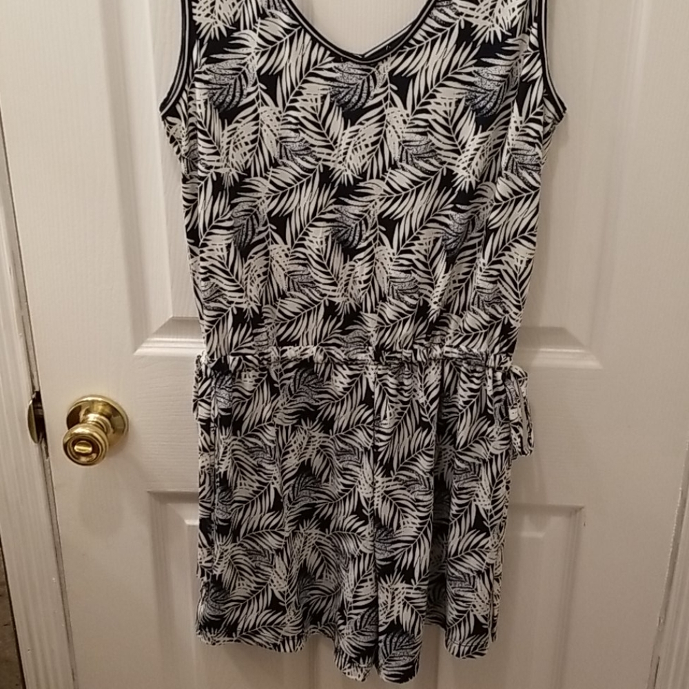 Max Studio Romper - Picture 4 of 5